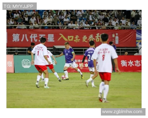 足球明星与球迷亲密互动瞬间精彩回顾珍贵照片分享