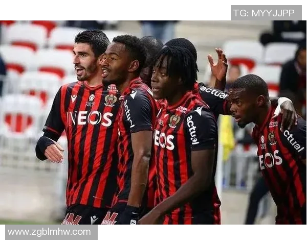 独家解析：上海足球队近期状态对比与未来发展趋势分析